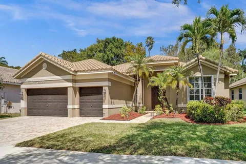 3943 Nighthawk Dr, Weston FL 33331