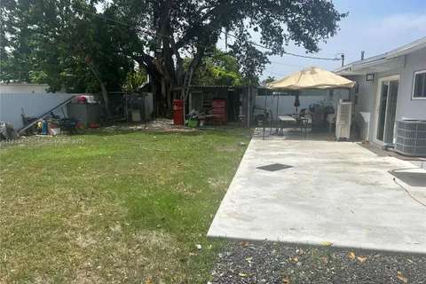 15840 SW 102nd Ave, Miami FL 33157
