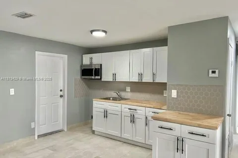 1436 NW 24th Ter, Fort Lauderdale FL 33311