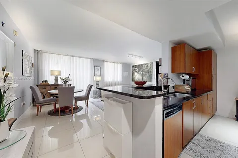 2775 NE 187th St # 606, Aventura FL 33180