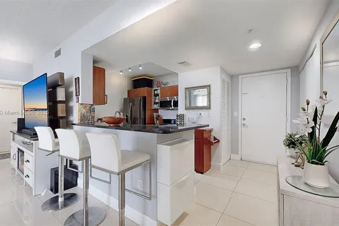 2775 NE 187th St # 606, Aventura FL 33180