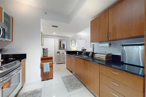2775 NE 187th St # 606, Aventura FL 33180