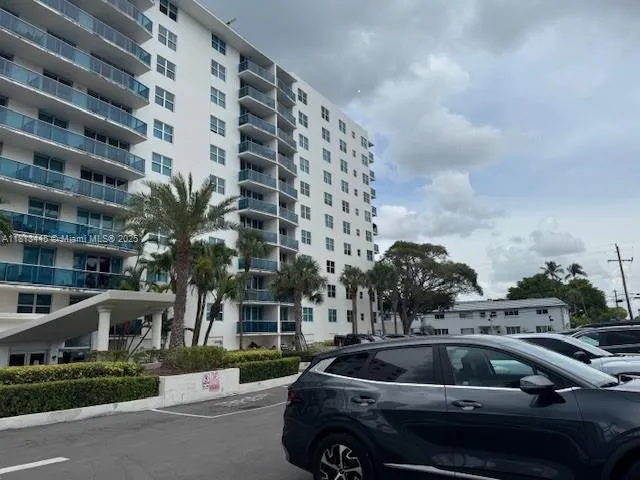 7501 E Treasure Dr # 2G, North Bay Village FL 33141
