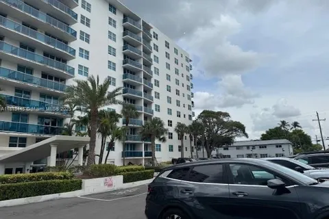 7501 E Treasure Dr # 2G, North Bay Village FL 33141