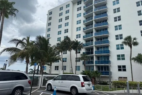 7501 E Treasure Dr # 2G, North Bay Village FL 33141