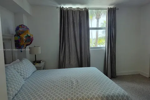 7501 E Treasure Dr # 2G, North Bay Village FL 33141