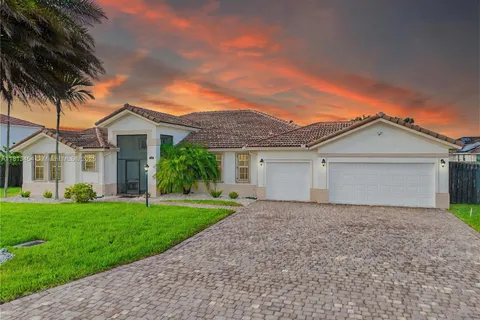 12922 SW 221st St, Miami FL 33170