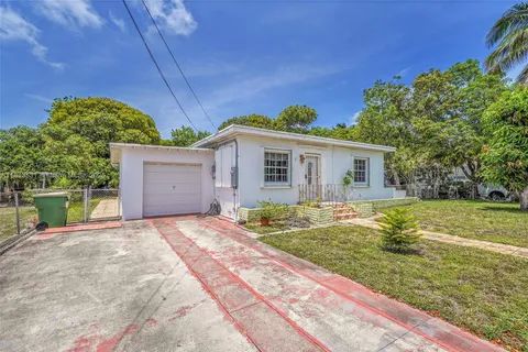 525 NE 126th St, North Miami FL 33161