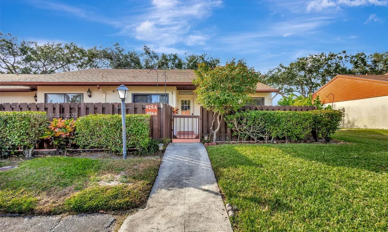 4864 Sable Pine Circle # A, West Palm Beach FL 33417