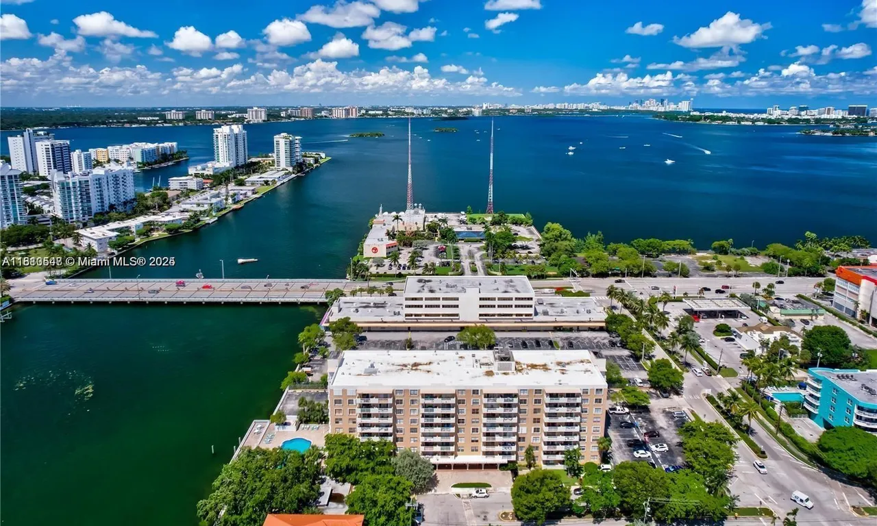 1455 N Treasure Dr # 3R, North Bay Village FL 33141