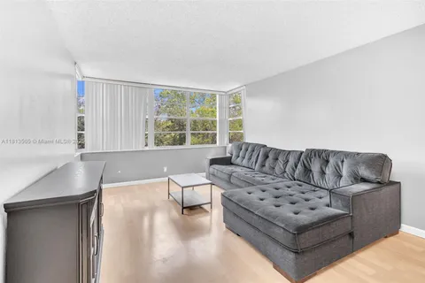 6500 Cypress Rd # 408, Plantation FL 33317