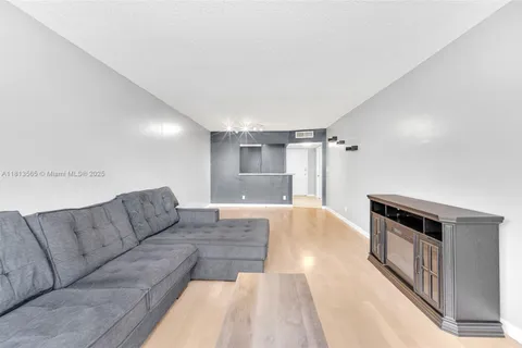 6500 Cypress Rd # 408, Plantation FL 33317