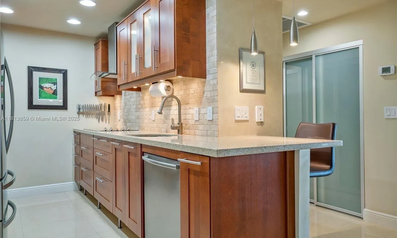 300 Bayview Dr # 102, Sunny Isles Beach FL 33160