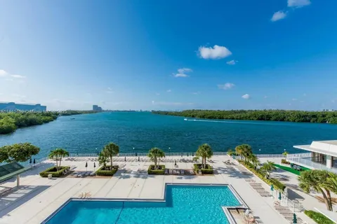 300 Bayview Dr # 102, Sunny Isles Beach FL 33160