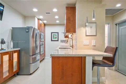 300 Bayview Dr # 102, Sunny Isles Beach FL 33160