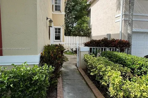 15048 SW 51st St, Davie FL 33331
