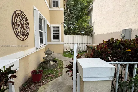 15048 SW 51st St, Davie FL 33331