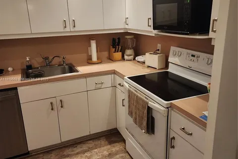 20100 W Country Club Dr # 508, Aventura FL 33180
