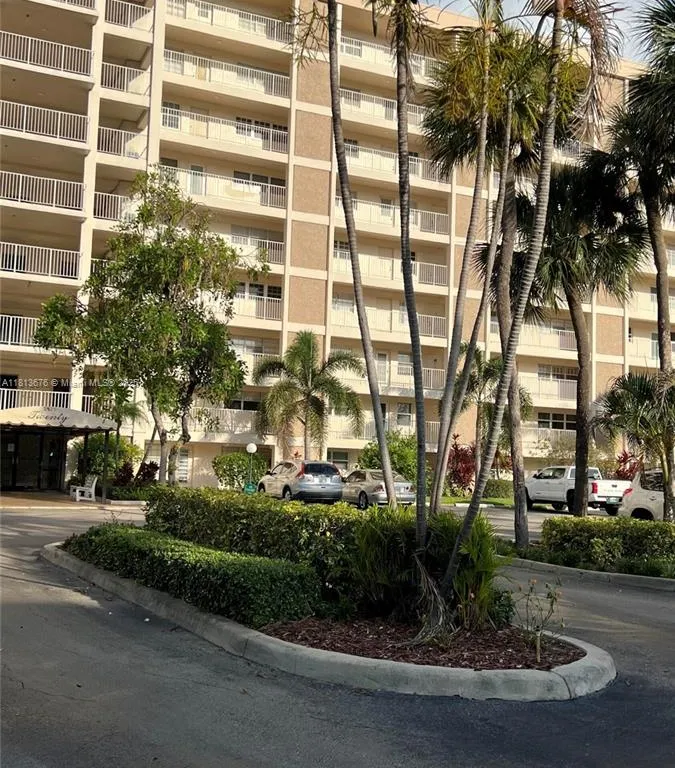 2671 S Course Dr # 403, Pompano Beach FL 33069