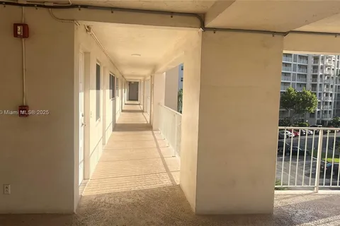 2671 S Course Dr # 403, Pompano Beach FL 33069