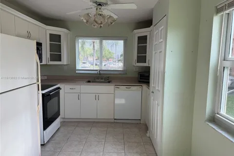 9721 Sunrise Lakes Blvd # 101, Sunrise FL 33322