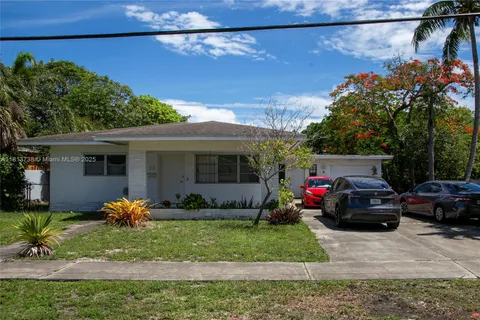 27 SW 5th St, Hallandale Beach FL 33009