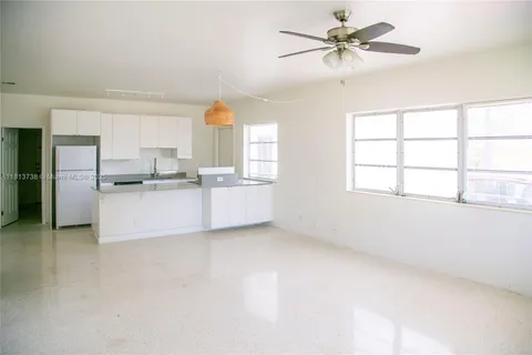 27 SW 5th St, Hallandale Beach FL 33009