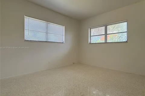 27 SW 5th St, Hallandale Beach FL 33009