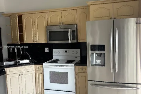 8340 NW 103rd # 205D, Hialeah Gardens FL 33016
