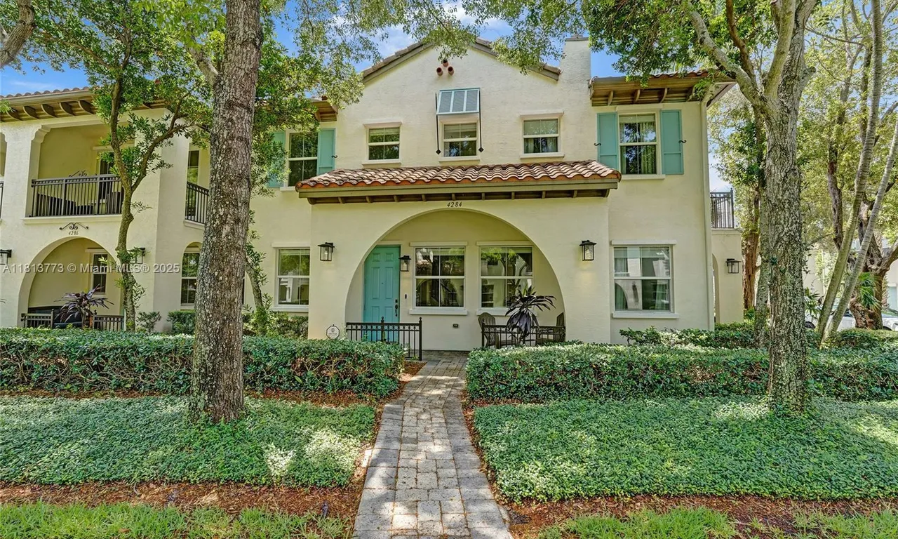 4284 Cascada Cir, Cooper City FL 33024