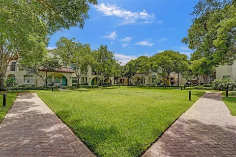 4284 Cascada Cir, Cooper City FL 33024
