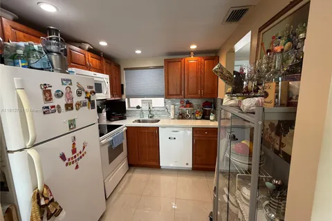 2851 E Sunrise Lakes Dr # 205, Sunrise FL 33322