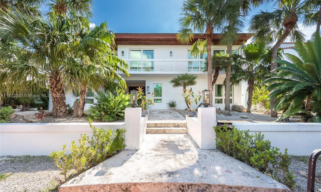 225 Harbor Dr, Key Biscayne FL 33149