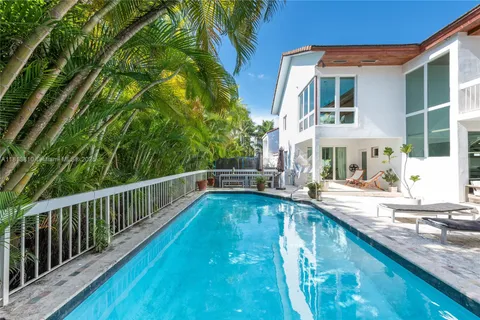 225 Harbor Dr, Key Biscayne FL 33149