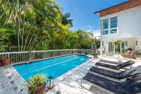 225 Harbor Dr, Key Biscayne FL 33149