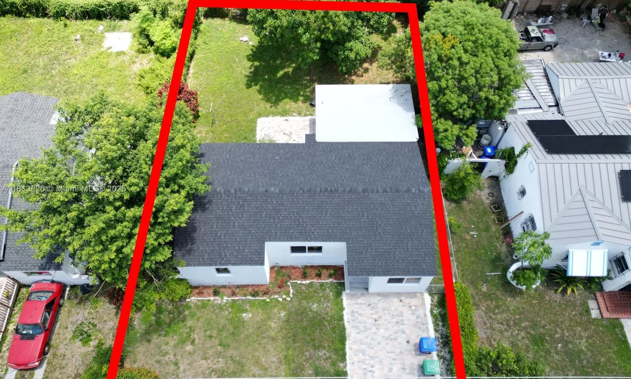 1380 NW 39th St, Miami FL 33142