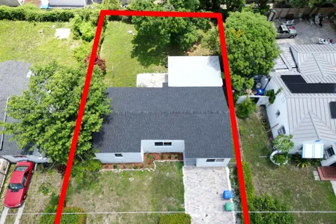 1380 NW 39th St, Miami FL 33142