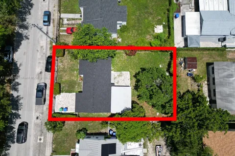 1380 NW 39th St, Miami FL 33142