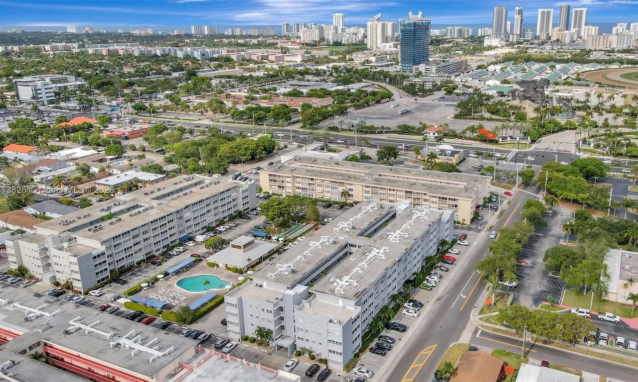 329 SE 3rd St # 103R, Hallandale Beach FL 33009