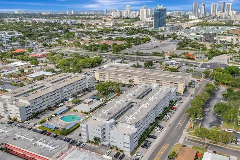 329 SE 3rd St # 103R, Hallandale Beach FL 33009