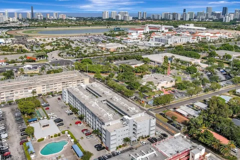 329 SE 3rd St # 103R, Hallandale Beach FL 33009