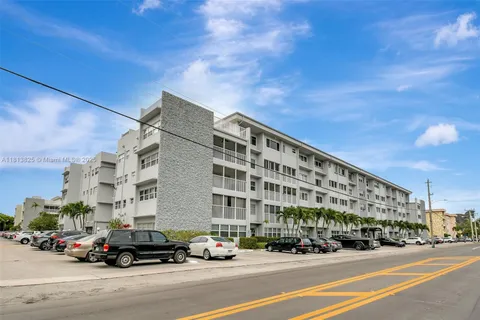 329 SE 3rd St # 103R, Hallandale Beach FL 33009