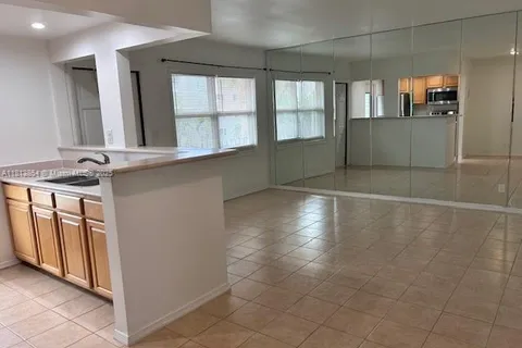 5050 Bayview Dr # 20, Fort Lauderdale FL 33308