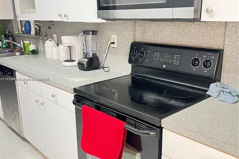 710 N 66th Ter, Hollywood FL 33024