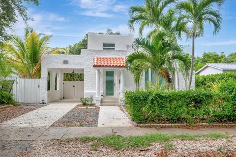 276 NE 90th St, El Portal FL 33138