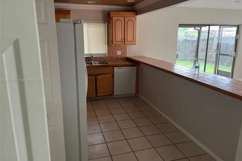 7606 SW 8th Ct, North Lauderdale FL 33068