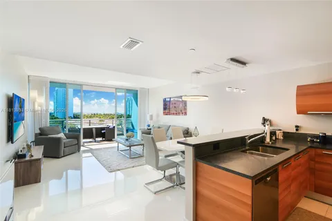 2950 NE 188th St # 411, Aventura FL 33180