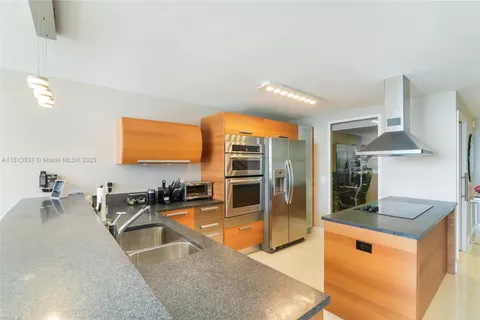 2950 NE 188th St # 411, Aventura FL 33180