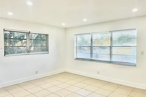 2255 SE 5th St # 10, Pompano Beach FL 33062