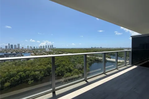 16385 Biscayne Blvd # 1720, North Miami Beach FL 33160